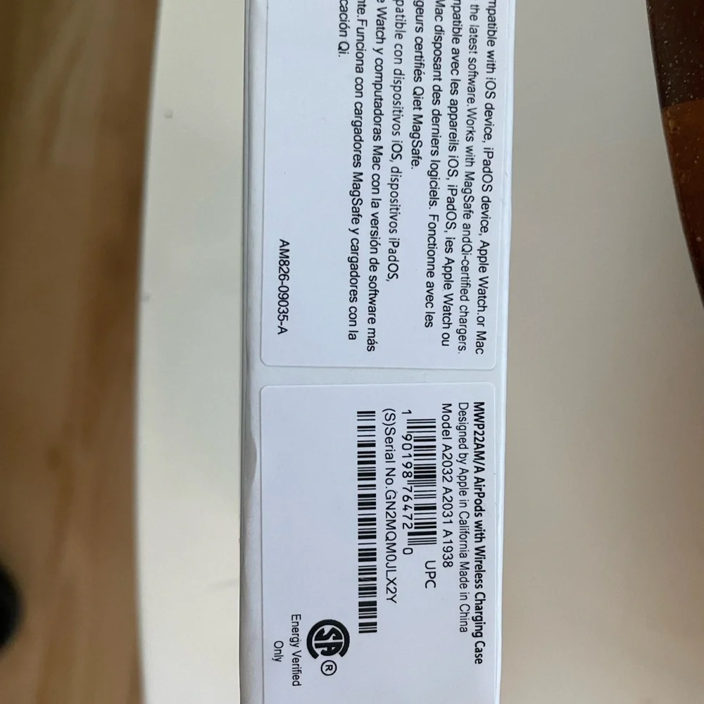 Apple White Wireless Earbuds Headset